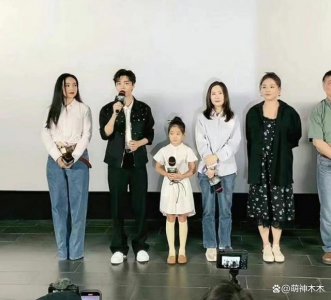 ​马思纯官宣恋情后首亮相，被误认成李湘，与王俊凯保持距离