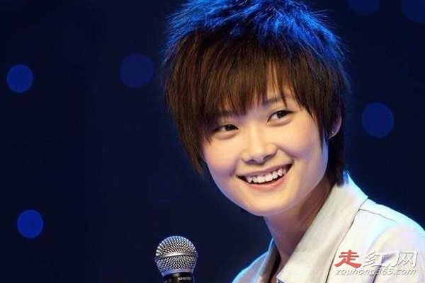 李宇春嫁78岁外国富翁老公婚礼事件 只是有经验的保镖