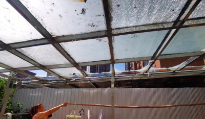 ​楼下违建 3 年未拆又修新违建，邻居怒砸赔了 4000 元