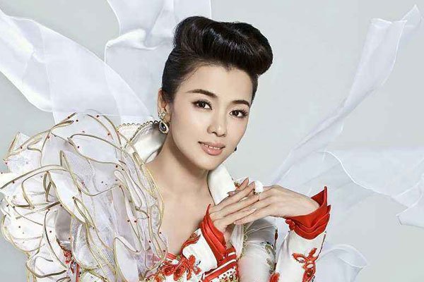 借贷门杨晴雨个人资料 信息都被曝光还是自愿不用还钱