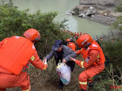 ​一位震中村支书亲历记：组织村民到山梁避险，夜晚杀猪充饥，至今未联系上母亲