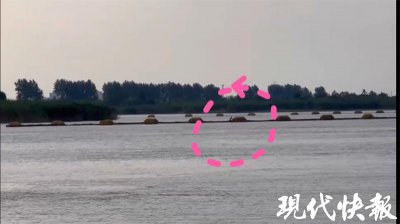 ​男子江上游泳体力不支被困，民警紧急救援