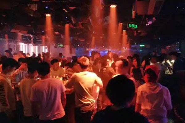 南宁捡死鱼女主张嘉佳是谁 这顿酒喝的肯定终身难忘