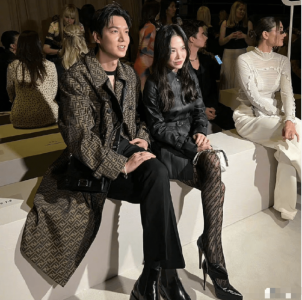 ​李敏镐与宋慧乔同框养眼 两位中年人状态超精彩