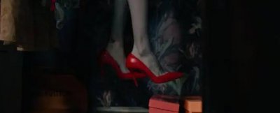 红色高跟鞋是如何成为恐怖元素的？