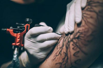 ​给未成年人文身，就该让他赔得痛入骨髓