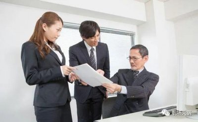 ​老板二婚办婚礼，员工统一随礼 600，看到新娘后纷纷离席，老板当场傻眼