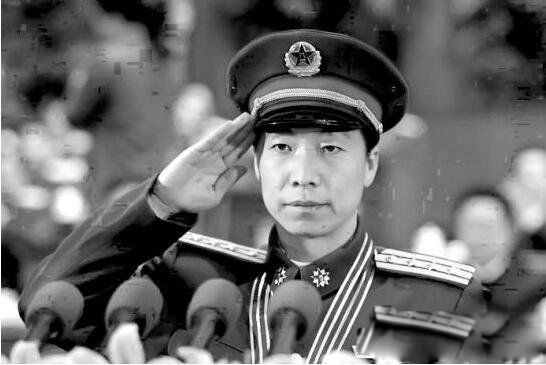杨利伟哪一年登录了 第一次几几年上太空登月
