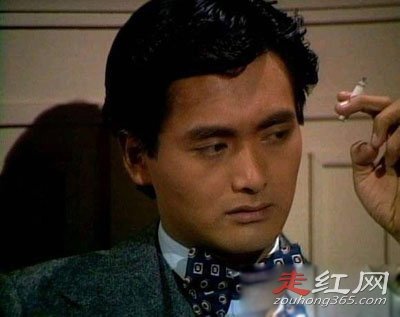 周润发年轻最帅的照片 孩子去世导致他没有孩子