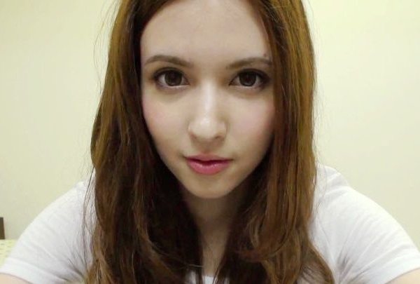 泷泽萝拉周杰伦那首歌mv里 当时只有12岁