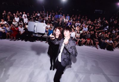 ​舞林大会戚薇（许魏洲戚薇同台秀舞步）