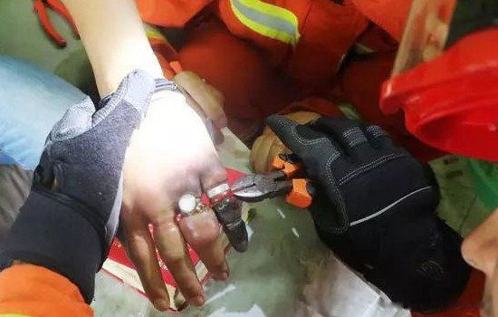 戴戒指打保龄球的恐怖图片 血腥事件的后果有多恐怖