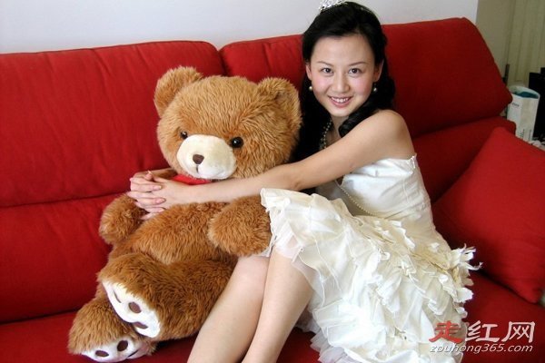 石靖想要删掉的照片 牵扯出一段办公室恋情