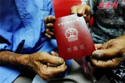 ​七旬老人聚会离婚 欲与旧爱续前缘结果悔得肠子都青了