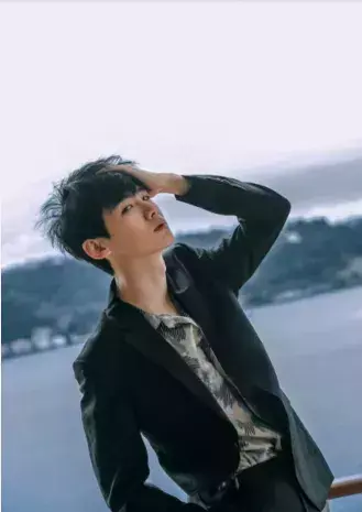 近视的明星都有哪些(有哪些明星是近视的) 明星 第6张