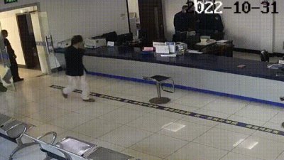 ​存 200 张离世妻子照片手机丢失，男子痛哭求助