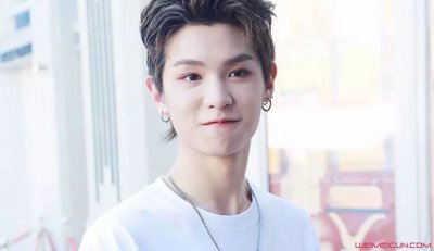 ​朱正廷女朋友疑曝光 石锤证据信息量很大女方微博被扒