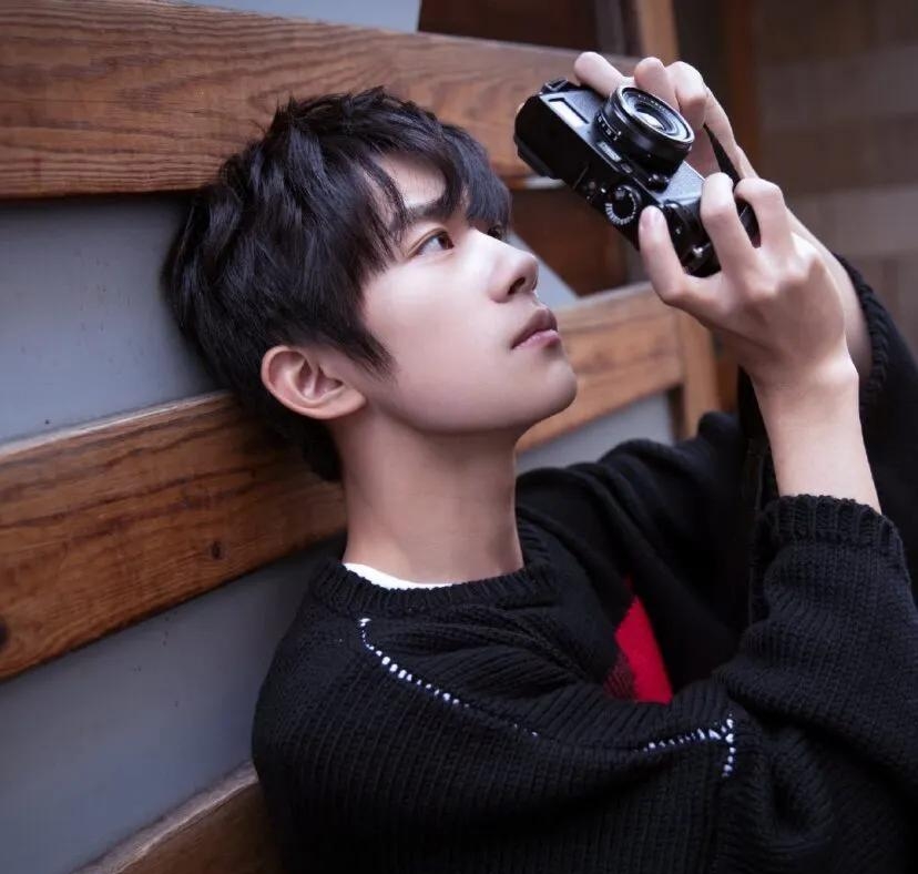 易烊千玺什么民族(易烊千玺少数民族图片) 易烊千玺 民族 第1张