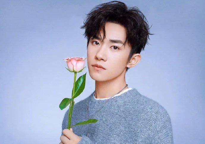 易烊千玺什么民族(易烊千玺少数民族图片) 易烊千玺 民族 第3张