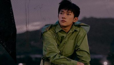 ​易烊千玺长什么样子(易烊千玺长什么样子图片)