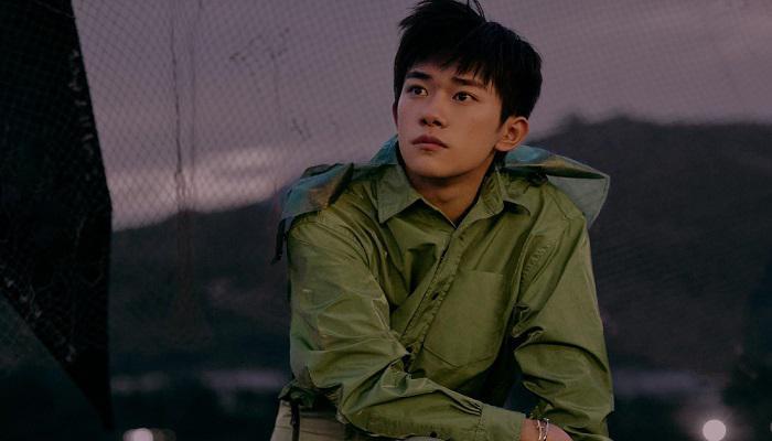 易烊千玺长什么样子(易烊千玺长什么样子图片)  第1张