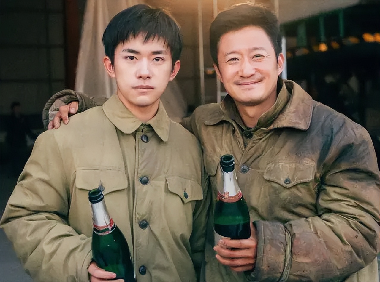 易烊千玺长什么样子(易烊千玺长什么样子图片)  第3张