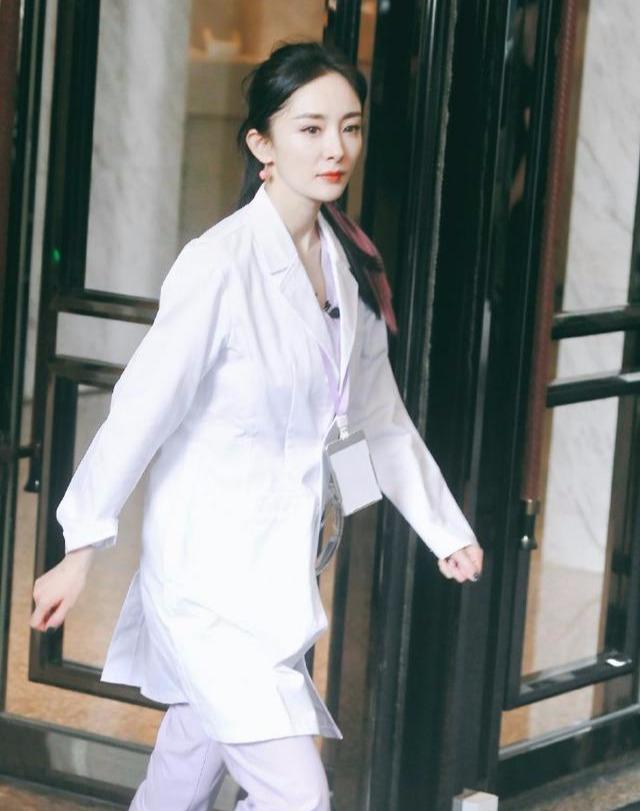 杨幂同款小白鞋有哪些(杨幂的小白鞋有哪些) 杨幂 同款 第3张