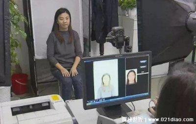 ​拍身份证照片穿什么颜色衣服，深色都可以(这样穿既好看又显白)