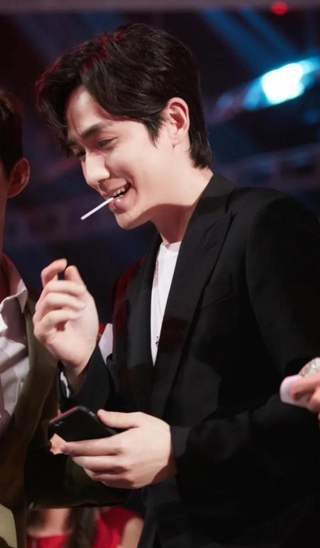 朱一龙和朱时茂是父子(朱时茂是朱一龙的什么人) 朱一龙 朱时茂 第2张