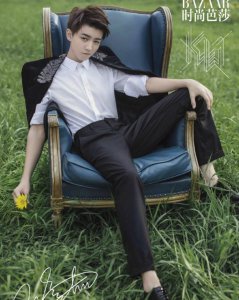 ​王俊凯霸气图片（王俊凯霸气坐姿大放送）