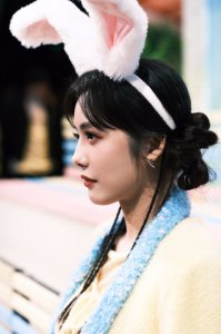 ​蔡文静变身兔女郎甜美十足 托腮灿笑超软萌