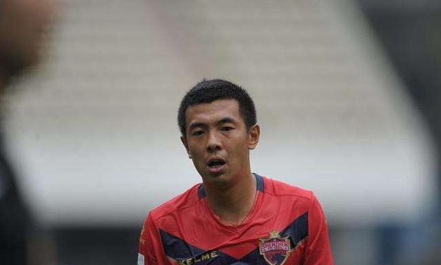 徐亮足球运动员(足球运动员徐亮多大) 徐亮 足球运动员 第5张