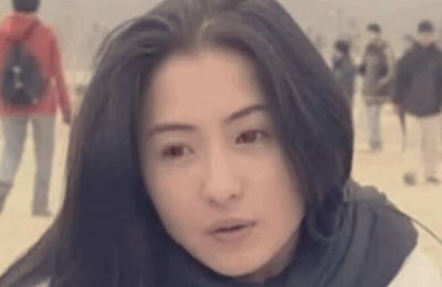 ​张柏芝青涩素颜照 五官标致笑容甜美超级好看 张柏芝在娱乐圈发展这么多年，众