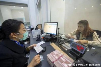 ​跨行转账要收多少手续费，柜台ATM机收2-50元(手机银行不收费)