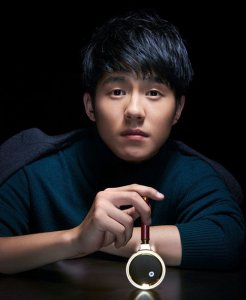 ​刘昊然家庭背景惊人身家百亿