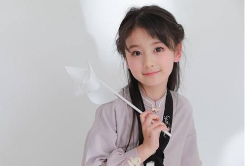 裴佳欣个人资料简介 小网红裴佳欣的照片