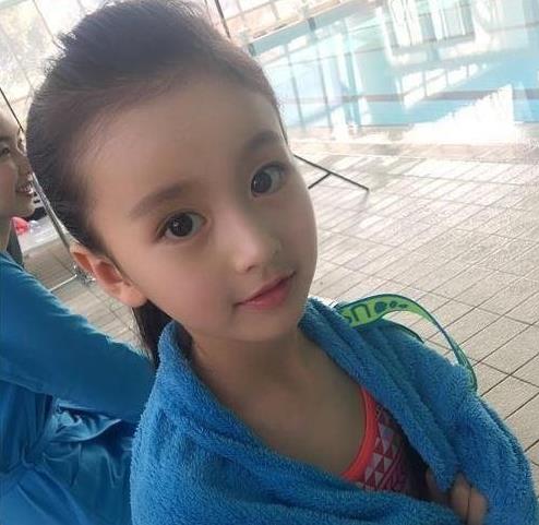 裴佳欣个人资料简介 小网红裴佳欣的照片