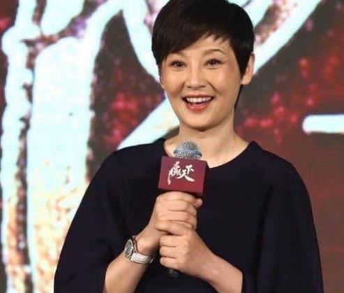 冯小刚离过婚吗 冯小刚现任妻子是谁