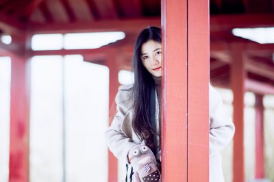 ​女同事暗恋你最准的表现（女生暗恋你的时候有什么眼神暗示）