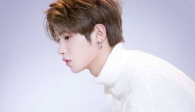 ​黄明昊的女朋友是谁 与神秘女子发声亲密行为