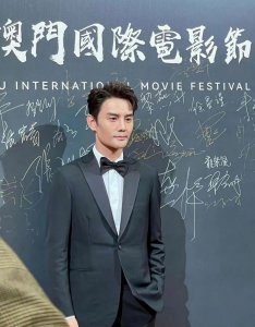 ​章子怡刘亦菲曾黎同场比美，没想到跟精修图差别最小的是她