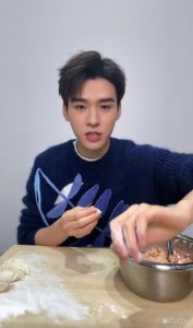 ​龚俊自曝因感染新冠缺席 GQ 盛典，症状很轻只烧一天