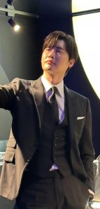 ​无论哪个角度，这个脸都很 ...