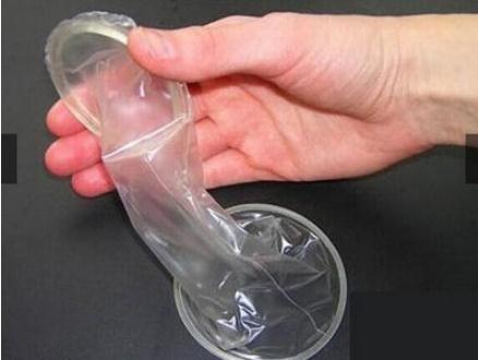 女用避孕套的使用方法 女用避孕套真人试戴大图