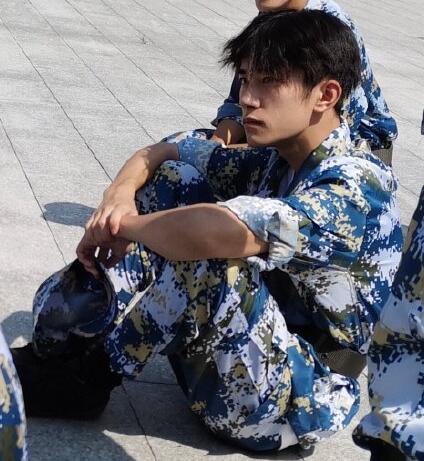易烊千玺什么时候军训