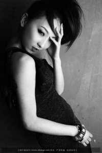 ​女澡堂里的男搓澡工的故事