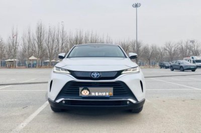 ​他开着邻居家的toyota追着日落（开着邻居家的TOYOTA凌放）