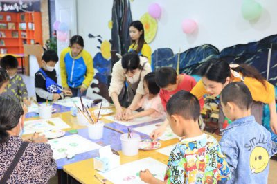 ​母亲节绘画作品（象生美术丨母亲节绘画特辑）