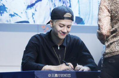 ​王嘉尔个人资料身高黑历史真相扒皮，jyp为什么禁止王嘉尔去日本