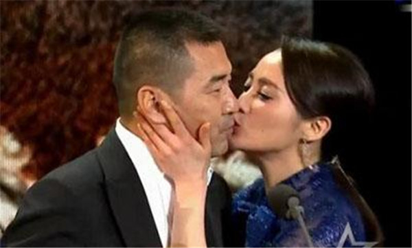 陈建斌怎么追蒋勤勤的恋爱史开扒,陈建斌蒋勤勤幸福三重奏秀恩爱